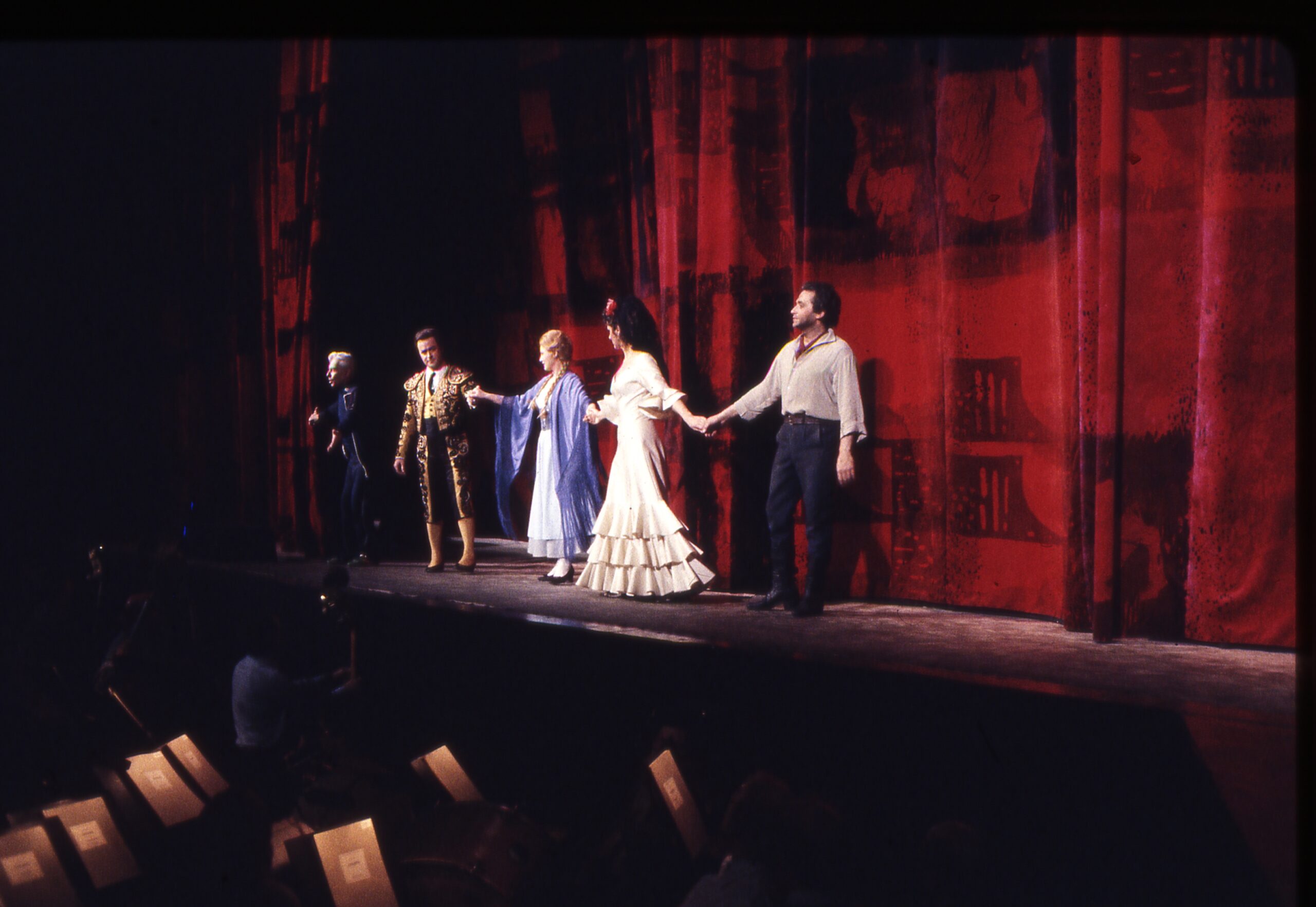 Herbert von Karajan rehearsing the curtain call with José van Dam, Janet Perry, Agnes Baltsa and José Carreras.